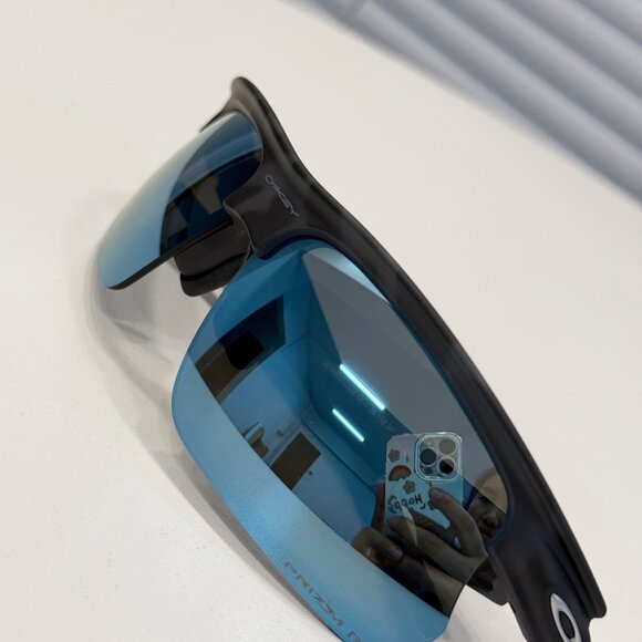 Oakley sunglasses - Picture 8 of 9